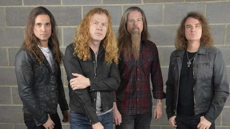 Megadeth em 2015 (E-D): Kiko Loureiro, Dave Mustaine, Chris Adler, David Ellefson -
