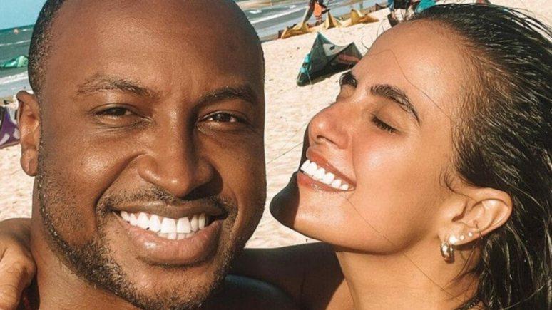 Carol Peixinho e Thiaguinho recebem visita de amigos durante gravidez