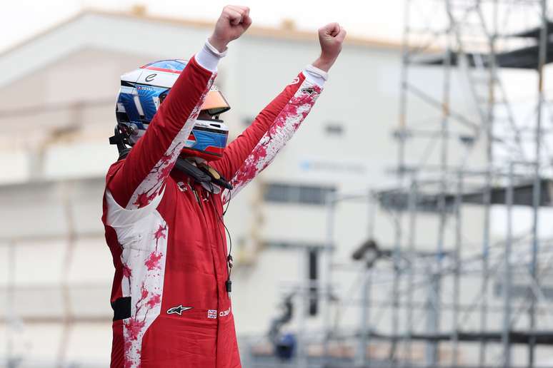 Oliver Rowland vence a corrida de casa da Nissan