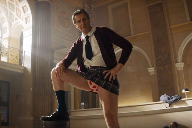 Liam Neeson como Frank em The Naked Gun, da Paramount Pictures.
