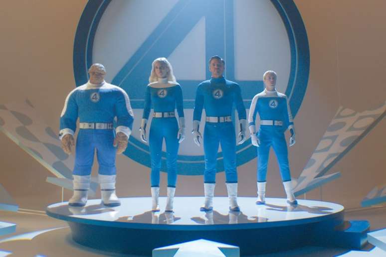 (Da esquerda para a direita) Ebon Moss-Bachrach como Ben Grimm/O Coisa, Vanessa Kirby como Sue Storm/Mulher Invisível, Pedro Pascal como Reed Richards/Sr. Fantástico e Joseph Quinn como Johnny Storm/Tocha Humana em The Fantastic Four: First Steps, da 20th Century Studios/Marvel Studios.