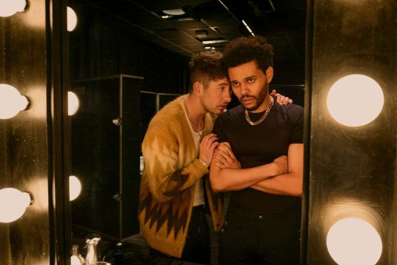 Barry Keoghan como Lee e Abel "The Weeknd" Tesfaye como Abel em Hurry Up Tomorrow.