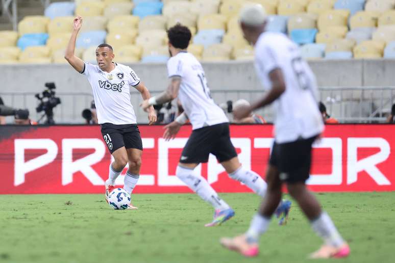 Botafogo adapts to embezzlement and ties with Flamengo Botafogo adapts to embezzlement and ties with Flamengo