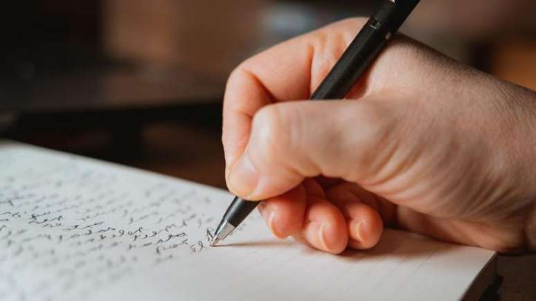 Fatores como genética e cultura influenciam no formato de nossas letras