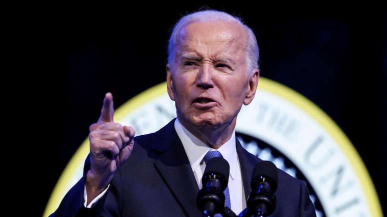 O ex-presidente americano Joe Biden foi diagnosticado com uma forma "agressiva" de câncer de próstata que se espalhou para os ossos, motivo pelo qual está avaliando opções de tratamento junto com a família, segundo um comunicado de seu gabinete divulgado neste domingo (18).