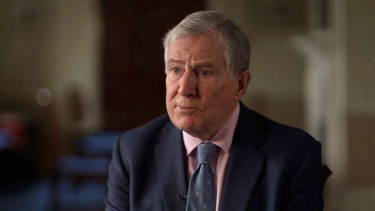 Bruce Houlder, ex-diretor da promotoria p&uacute;blica, disse que esperava que o inqu&eacute;rito investigasse o que Cameron sabia