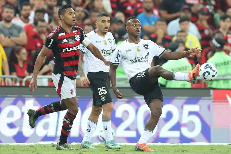 Natan Fernandes durante el partido 