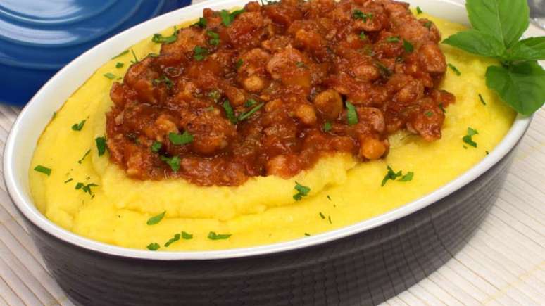 Polenta with rague sausage: delicious, warm and simple to do Polenta with rague sausage: delicious, warm and simple to do