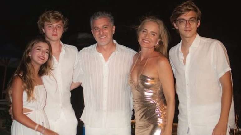 Angélica e Luciano Huck são pais de Joaquim, Benício e Eva