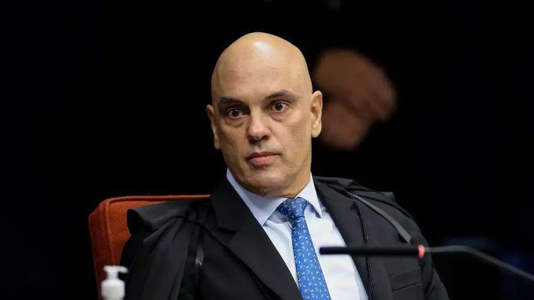Moraes defendeu que a pe&ccedil;a acusat&oacute;ria da PGR apresentou ind&iacute;cios que possibilitam a instala&ccedil;&atilde;o da a&ccedil;&atilde;o penal contra os 8 integrantes do 'n&uacute;cleo crucial'