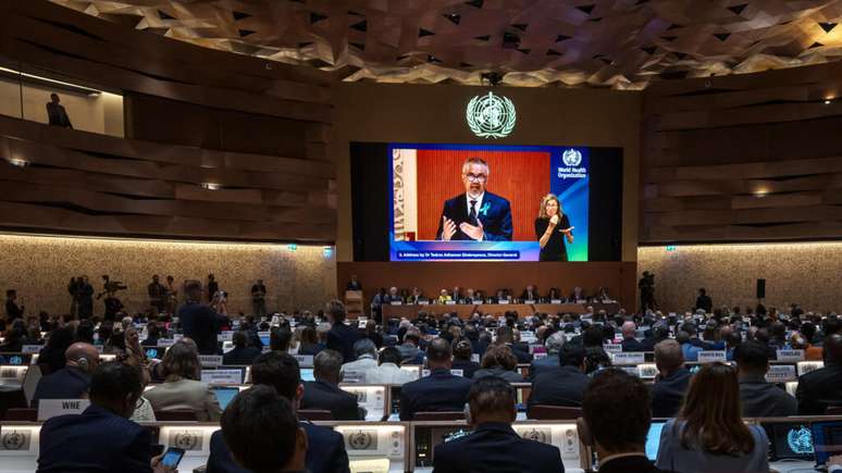 O diretor-geral da Organização Mundial da Saúde (OMS), Tedros Adhanom Ghebreyesus, apresentou seu relatório aos delegados durante a Assembleia Mundial da Saúde em Genebra, em 19 de maio de 2025.