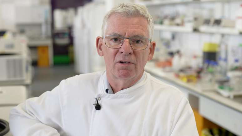 Ian Brown, chefe de Virologia Aviária do Instituto Pirbright, pede aumento da vigilância global sobre o surto de gripe aviária nos EUA