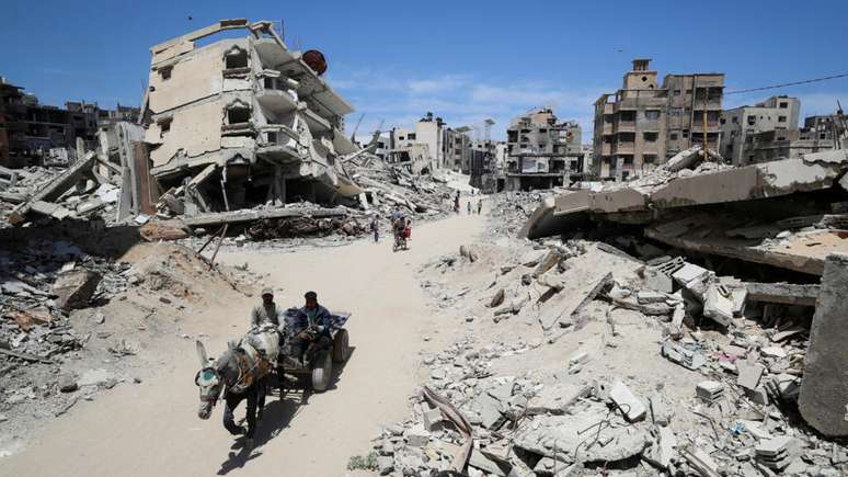 Ruínas na Cidade de Gaza, em imagem desta terça-feira, 20 de maio de 2025.