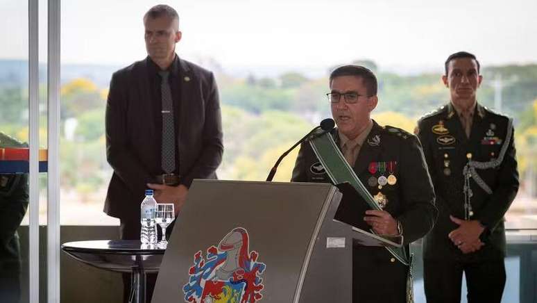 O general de quatro estrelas Estevam Gaspar de Oliveira &eacute; um dos 12 integrantes do 'n&uacute;cleo militar' na den&uacute;ncia da PGR