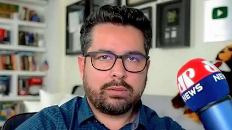 Figueiredo Filho mora nos EUA e foi notificado da den&uacute;ncia por edital. A medida ocorre quando a Justi&ccedil;a n&atilde;o consegue entrar em contato com o denunciado