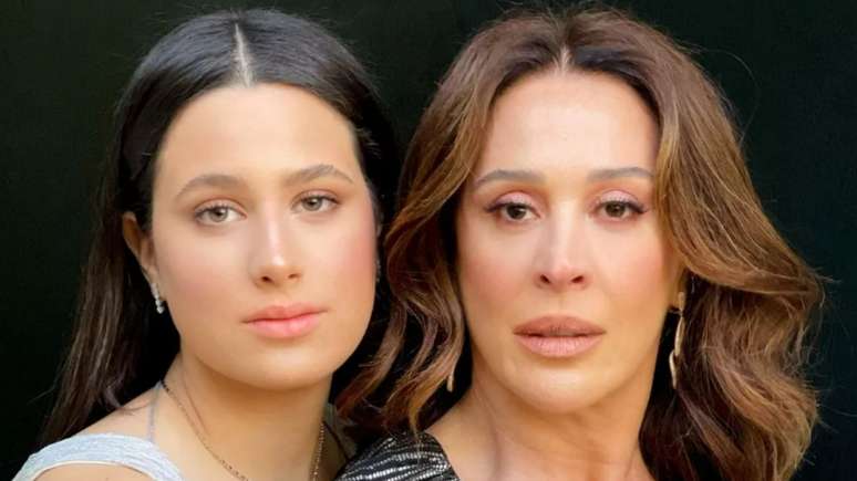 With dinner and photos, Claudia Raia celebrates her daughter’s degree