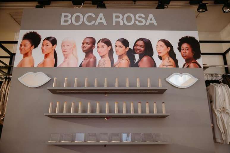 Stick Pele, da Boca Rosa, em exposi&ccedil;&atilde;o nas lojas f&iacute;sicas da C&A