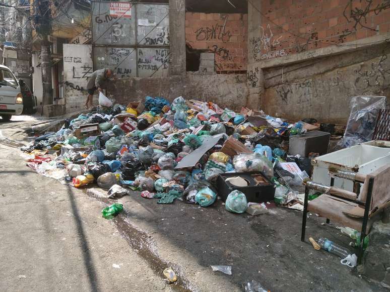 Lixo acumulado na Rocinha. Resíduos podem ser uma fonte de renda para a favela, melhorando as condições sanitárias.