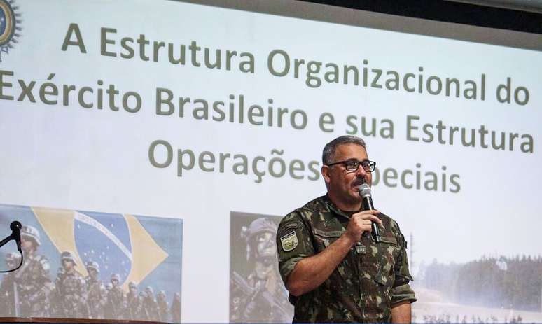 O coronel Bernardo Corrêa Netto, investigado por suposta participação na tentativa de golpe de Estado após as eleições de 2022; ele foi preso pela PF em fevereiro de 2024, ao desembarcar no Aeroporto de Guarulhos, em São Paulo