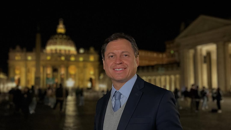 Gerson Camarotti no Vaticano para a cobertura do conclave