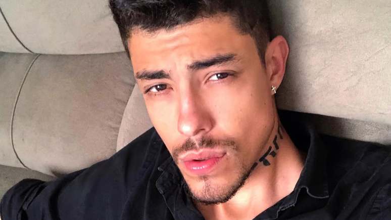 Who is the Latin son expelled from home and accuses aggression and extortion