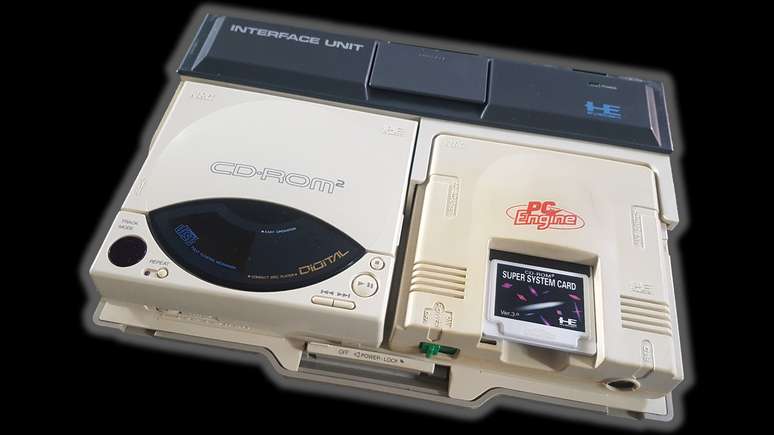 O PC-Engine acoplado ao periférico de CD-Rom, que permitia rodar jogos mais aprimorados