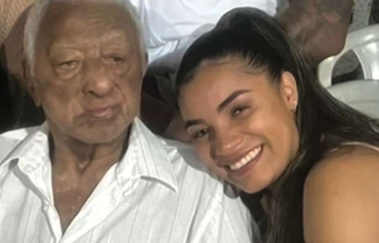 Quezia diz que seu avô é conhecido por ser palhaço