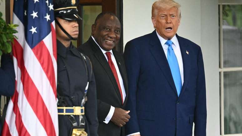 O presidente dos Estados Unidos, Donald Trump, recebe o presidente da África do Sul, Cyril Ramaphosa, na Casa Branca em Washington, DC, em 21 de maio de 2025.