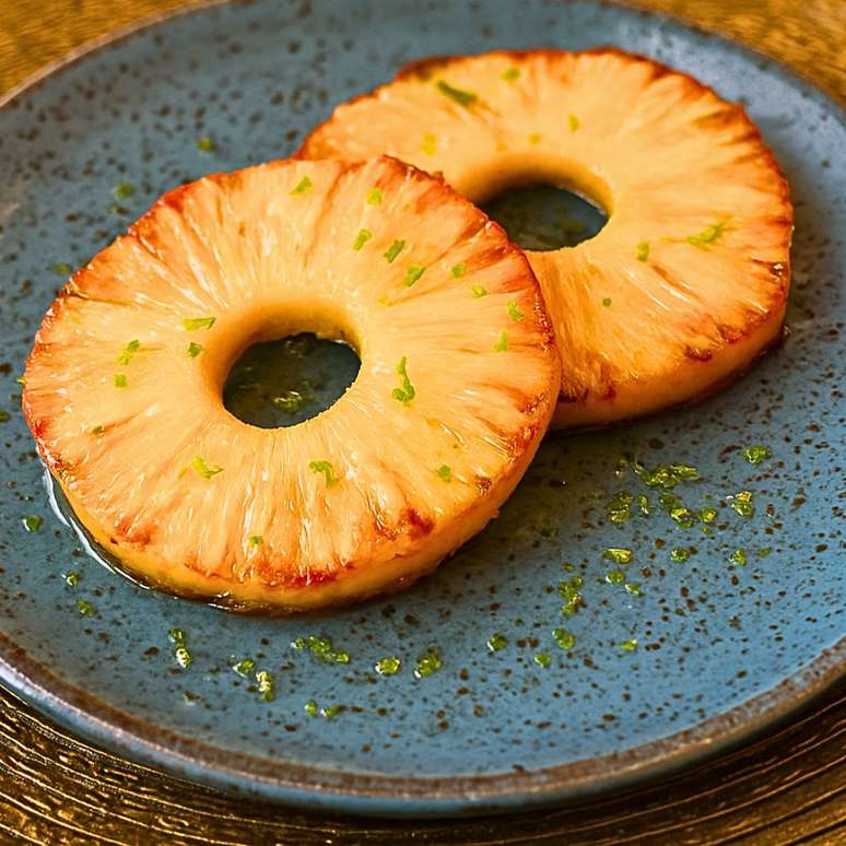 Airfryer pineapple: hot dessert, easy and aromatic