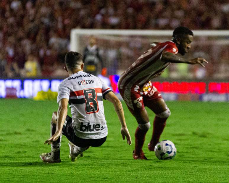 São Paulo vence o Náutico e avança às oitava da Copa do Brasil. 