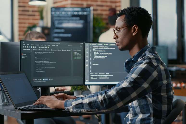 O conhecimento em linguagens de programação é essencial para a área de tecnologia