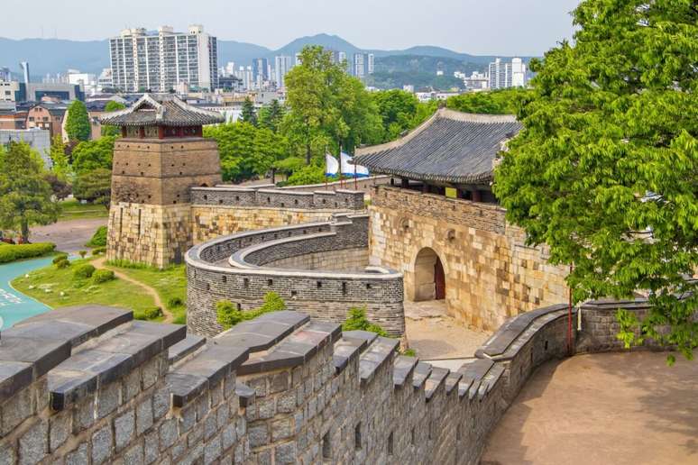 Suwon abriga a Fortaleza Hwaseong, patrim&ocirc;nio mundial da UNESCO 