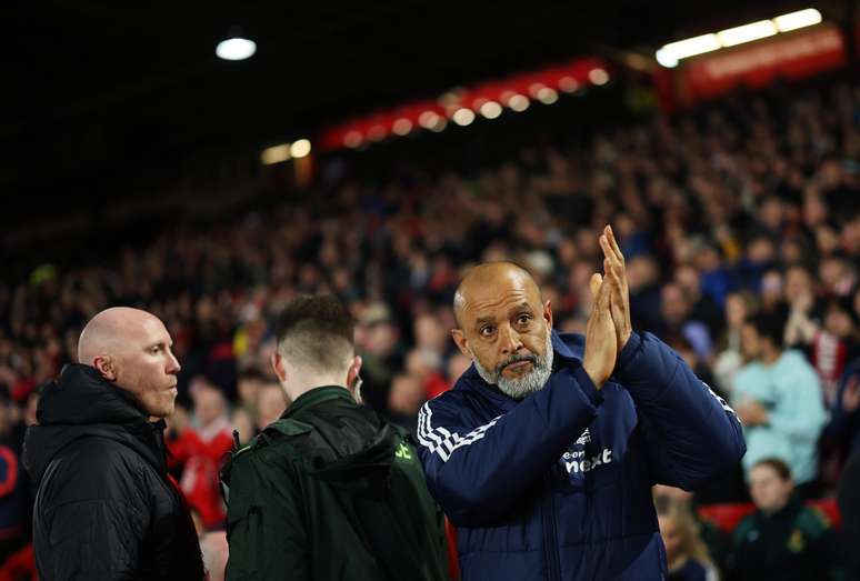 Nuno Espirito Santo em ação pelo Forest 