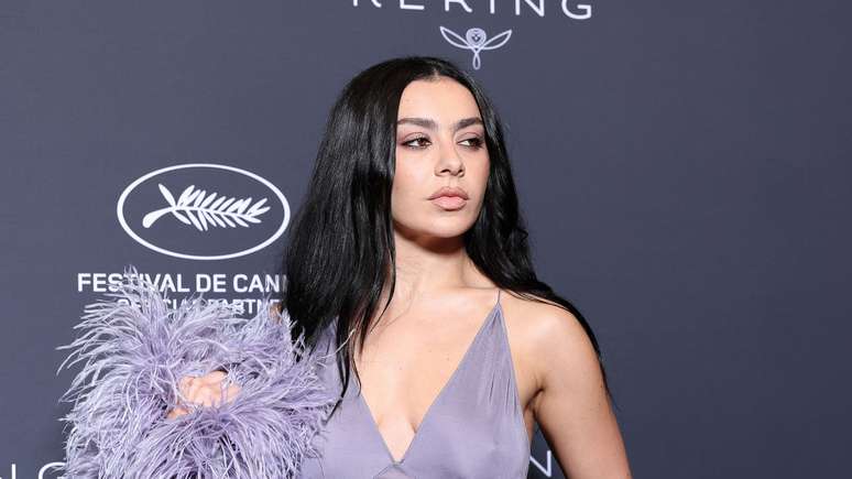 Charli xcx durante o Festival de Cinema de Cannes 2025