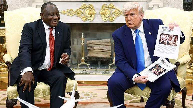Trump mostrou imagens de brancos mortos na África do Sul; Ramaphosa respondeu que esse tipo de crime é minoritário perto do quadro geral de violência no país
