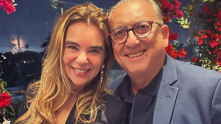 Galvão Bueno e sua esposa ostentam em voo luxuoso de 1ª classe