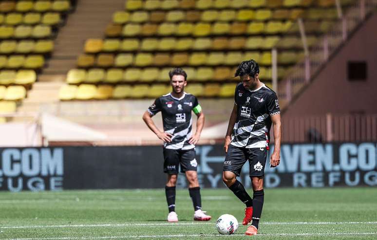 Carlos Sainz e Pierre Gasly durante partida em Mônaco