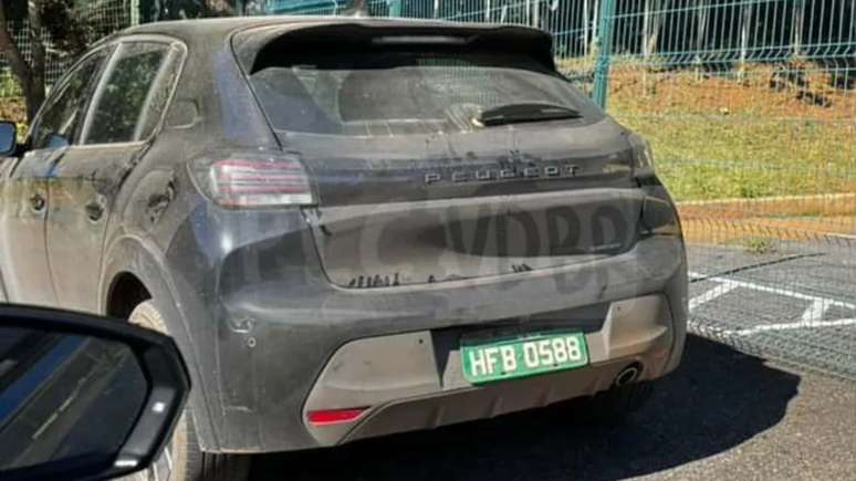 Novo Peugeot 208 híbrido em testes no Brasil