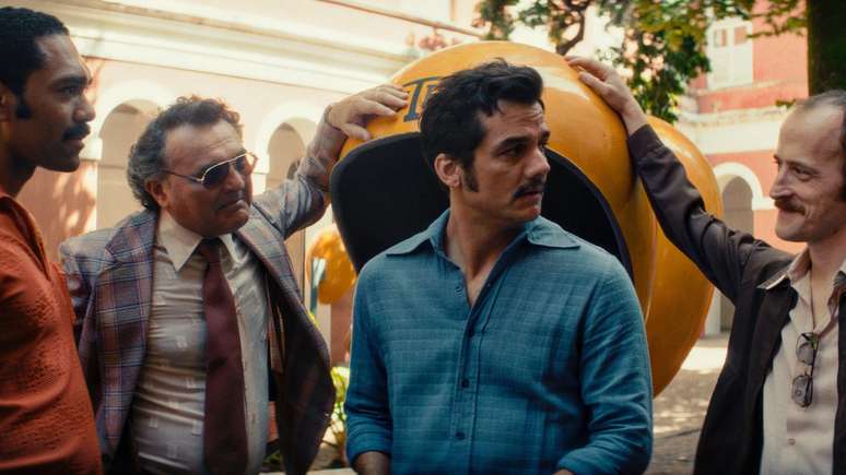 What are the possibilities of the secret agent to beat the golden palm in Cannes?