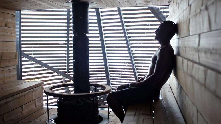Are saunas and ice bathrooms good for health?