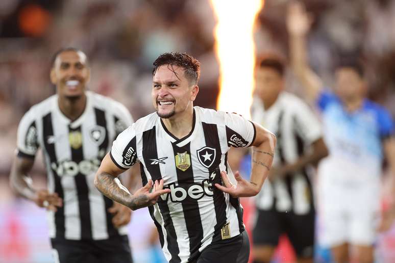 Artur comemorando 