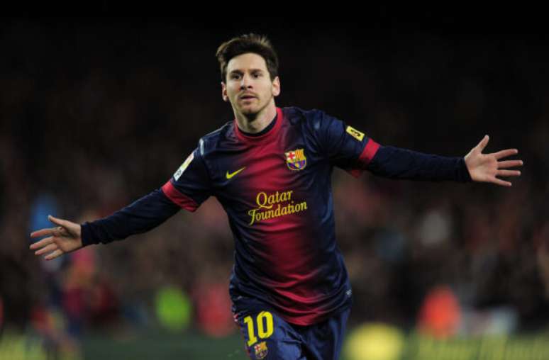 LLUIS GENE/AFP via Getty Images - Legenda: Messi comemora gol pelo Barcelona