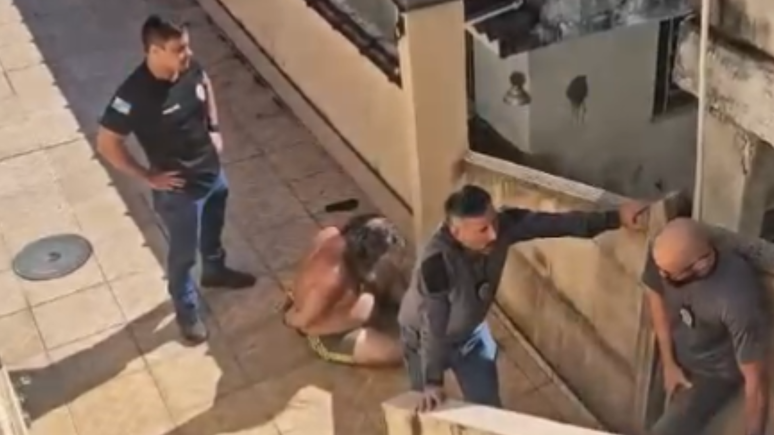 Irmãos são presos por esconder o cadáver do pai dentro de casa