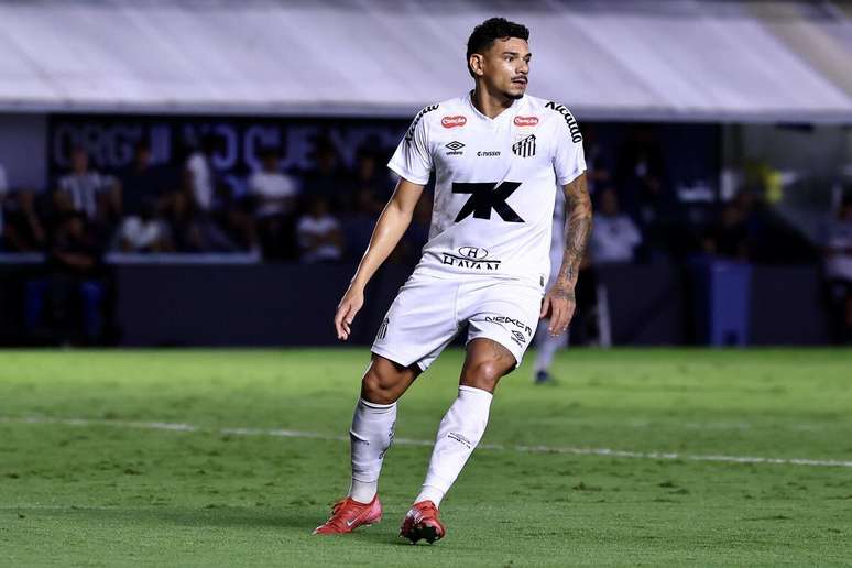 Tiquinho Soares (Santos) durante jogo contra o CRB, no dia 01.05.2025
