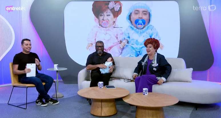 Glauco Lopes, Jeff Benício (com o reborn Enzo) e Nany People: os bonecos ultra-realistas são motivo de riso e preocupação