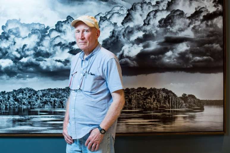 TQ S&Atilde;O PAULO 08.02.2022 CADERNO 2 FOTOGRAFIA EXCLUSIVO EMBARGADO Retratos do fot&oacute;grafo Sebasti&atilde;o Salgado para mat&eacute;ria de sua &uacute;ltima exposi&ccedil;&atilde;o Amaz&ocirc;nia no Sesc Pomp&eacute;ia. Em algumas imagens, sua esposa L&eacute;lia Salgado e gerais da mostra. FOTO TIAGO QUEIROZ / ESTAD&Atilde;O