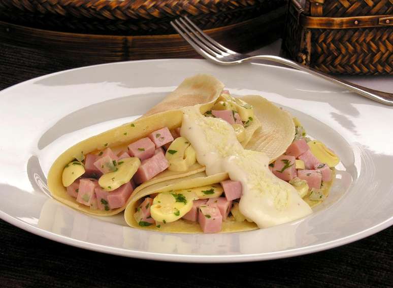 Mushroom pancakes with spout sauce to demonstrate and approve