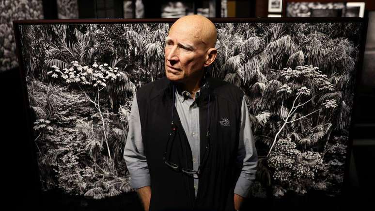 Economista de formação, Salgado começou a fotografar no início da década de 1970 na França, onde vivia desde então, e nunca mais parou