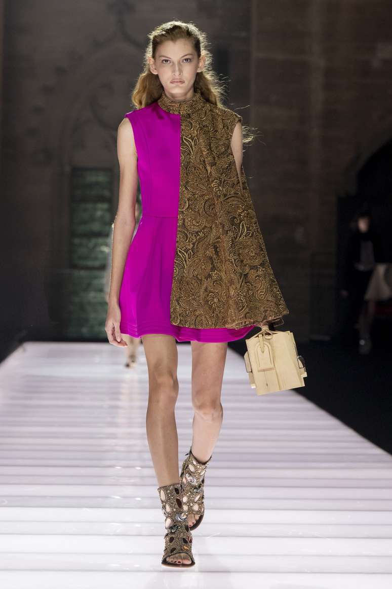 Larissa Moraes no desfile da Louis Vuitton 
