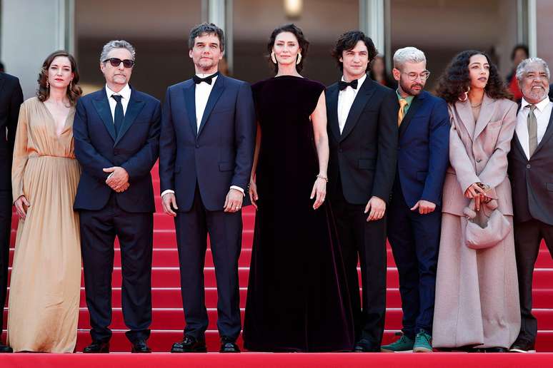 Parte do elenco de O Agente Secreto durante Festival de Cannes 2025